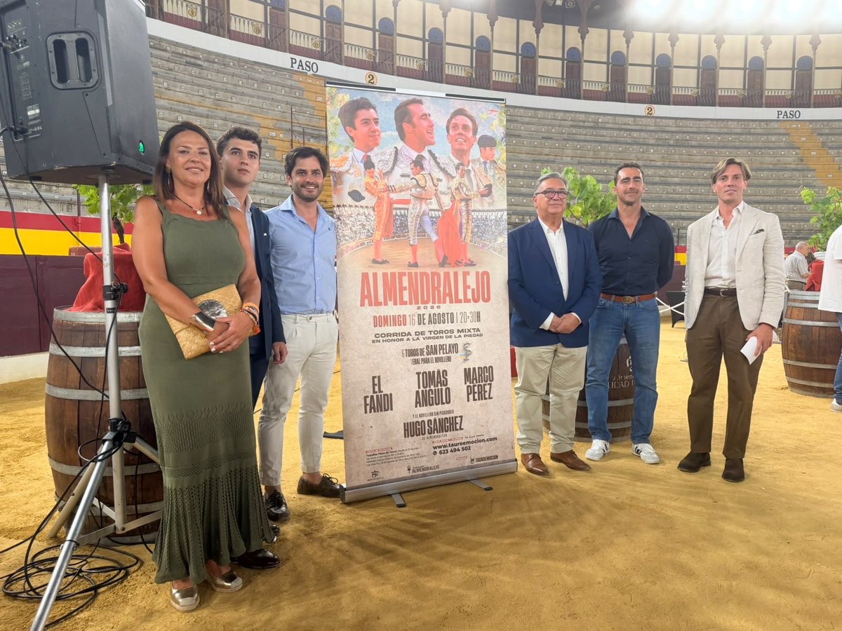TauroemocionExt's tweet photo. 📸📸 ¡Así fue el acto de presentación de la corrida de toros del 16 de agosto en 𝗔𝗟𝗠𝗘𝗡𝗗𝗥𝗔𝗟𝗘𝗝𝗢!

💥 El Fandi, Tomás Angulo, Marco Pérez y el novillero local Hugo Sánchez.
¡Ya falta menos! 🔜

🎟️ ¡𝗘𝗡𝗧𝗥𝗔𝗗𝗔𝗦 𝗔 𝗟𝗔 𝗩𝗘𝗡𝗧𝗔! En la web https://t.co/A31VxmmybI https://t.co/id3HASJWz4