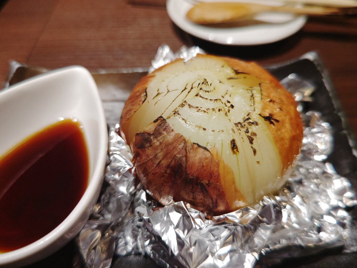 xia_sava's tweet photo. 大人のポテサラ，厳選お刺身三種盛り自家製玉ねぎ醤油と山わさび，ズワイガニonカニクリームコロッケ，北見玉ねぎまるごと焼き https://t.co/8ZLdLXvAYR