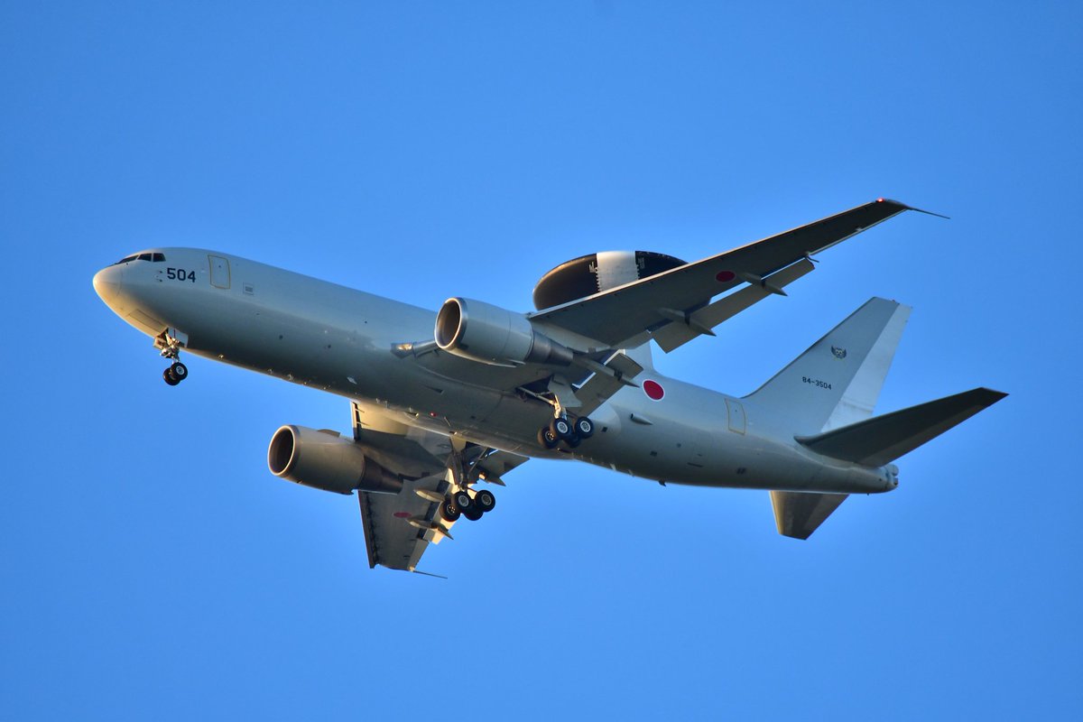 tansui_6323's tweet photo. AWACS504が会場真上で思いっきり捻って目ん玉飛び出たw
#浜松基地 #浜松基地納涼の夕べ #AWACS https://t.co/sj0su9E8mn