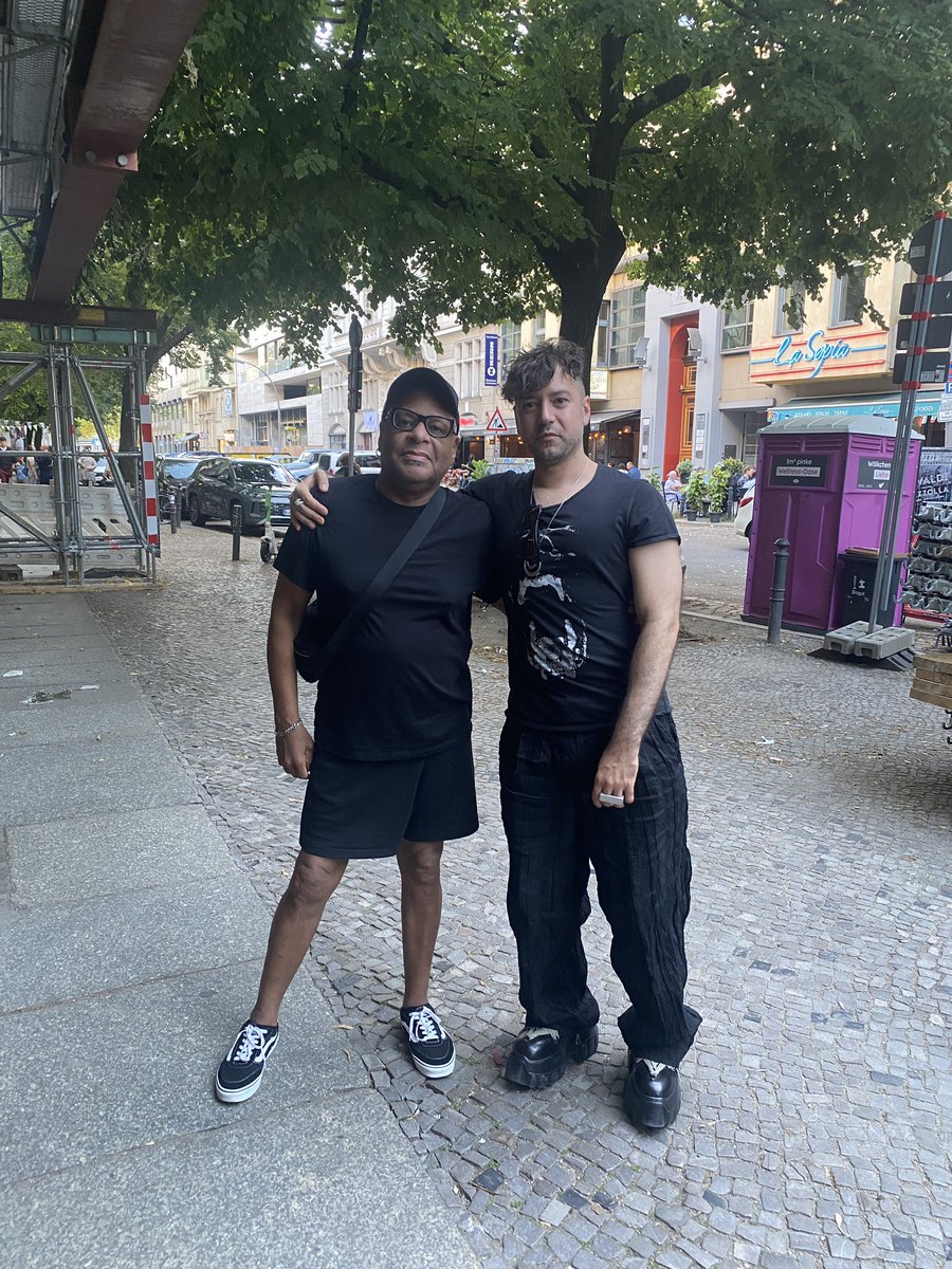 alan_oldham's tweet photo. BBQ Response with my old buddy @Blush_Response! It has been a minute! Glad to catch up. We had a lot to talk about! https://t.co/vgiazQEiHY