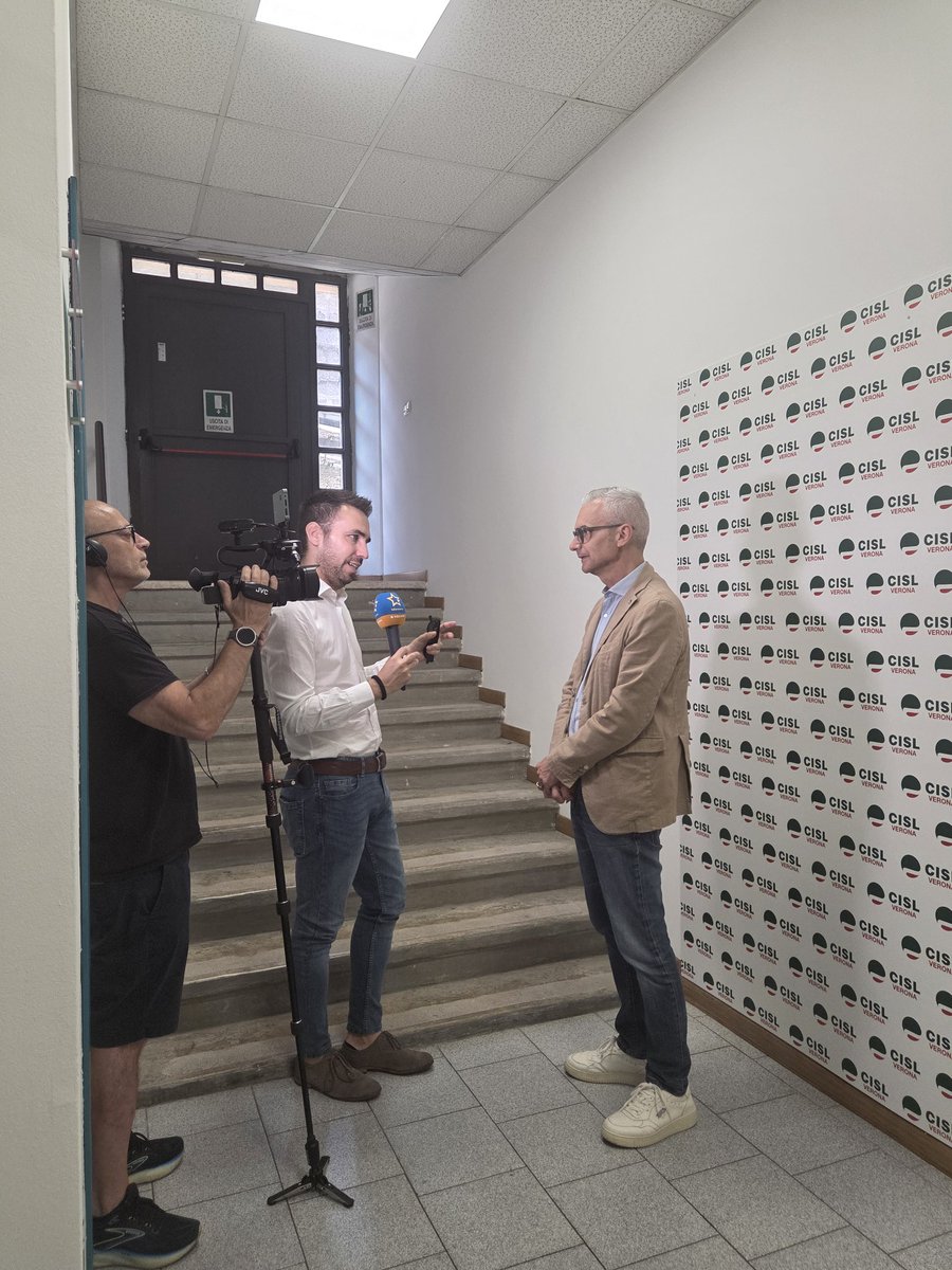 cislverona's tweet photo. 🟢Oggi conferenza stampa della #Cisl scaligera incentrata sulla ricerca dedicata a demografia, lavoro e casa. Verona rischia di perdere il suo futuro. Non ci serve solo una città-cartolina per i turisti, ci serve una comunità dove si possa abitare e invecchiare con dignità👇 https://t.co/PmGu5czfxJ