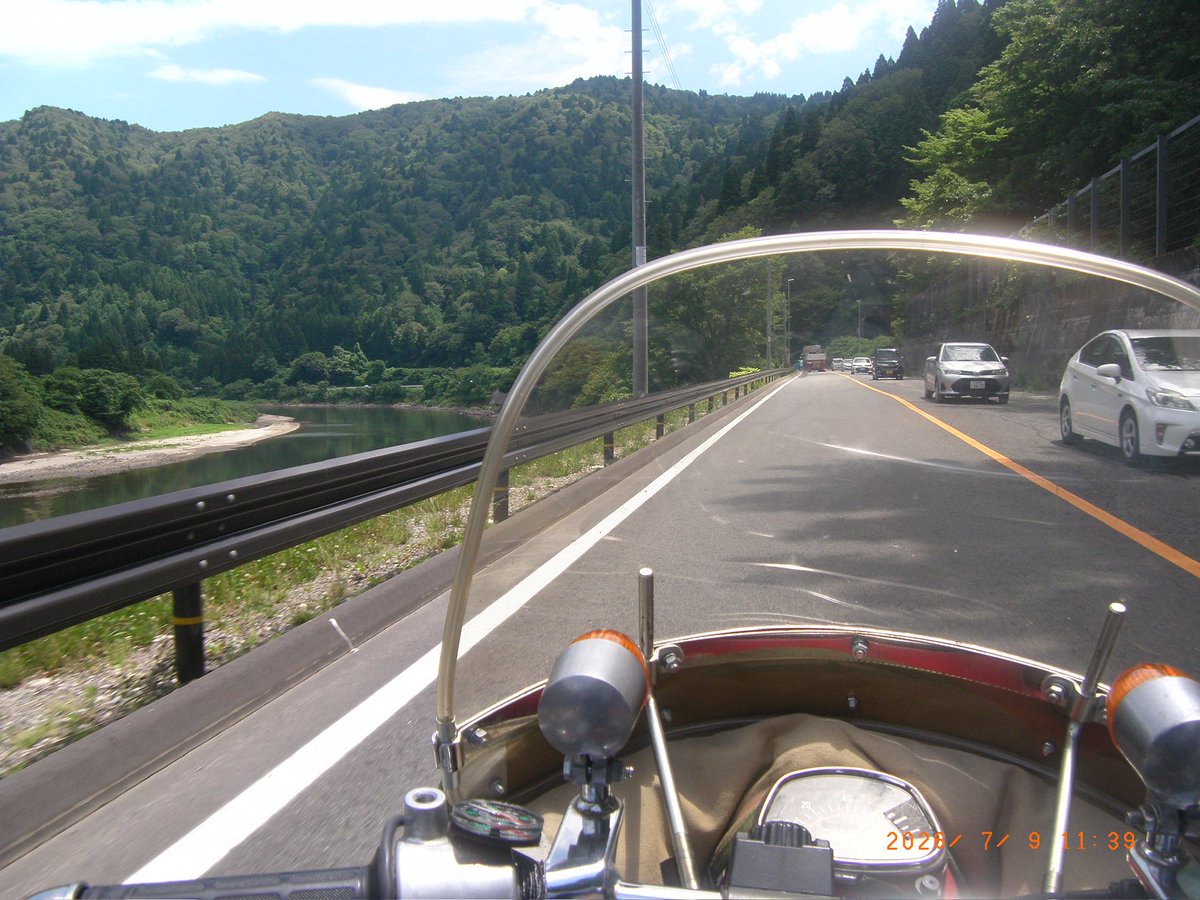 fukudaen's tweet photo. Motorcycle diaries 20260709

午前中ちょっと走ろうと出たら気持ちよくて止まれず、気づいたら白糸の滝ドライブインで立ち蕎麦を食っていた。
かき揚げがデカすぎてすごいやつ。

帰り道国道47号線の蔵岡付近で川からくる風が熱風に感じた。
完全にこの日で空気が夏に切り替わったな。 https://t.co/EqsRbRfMt6