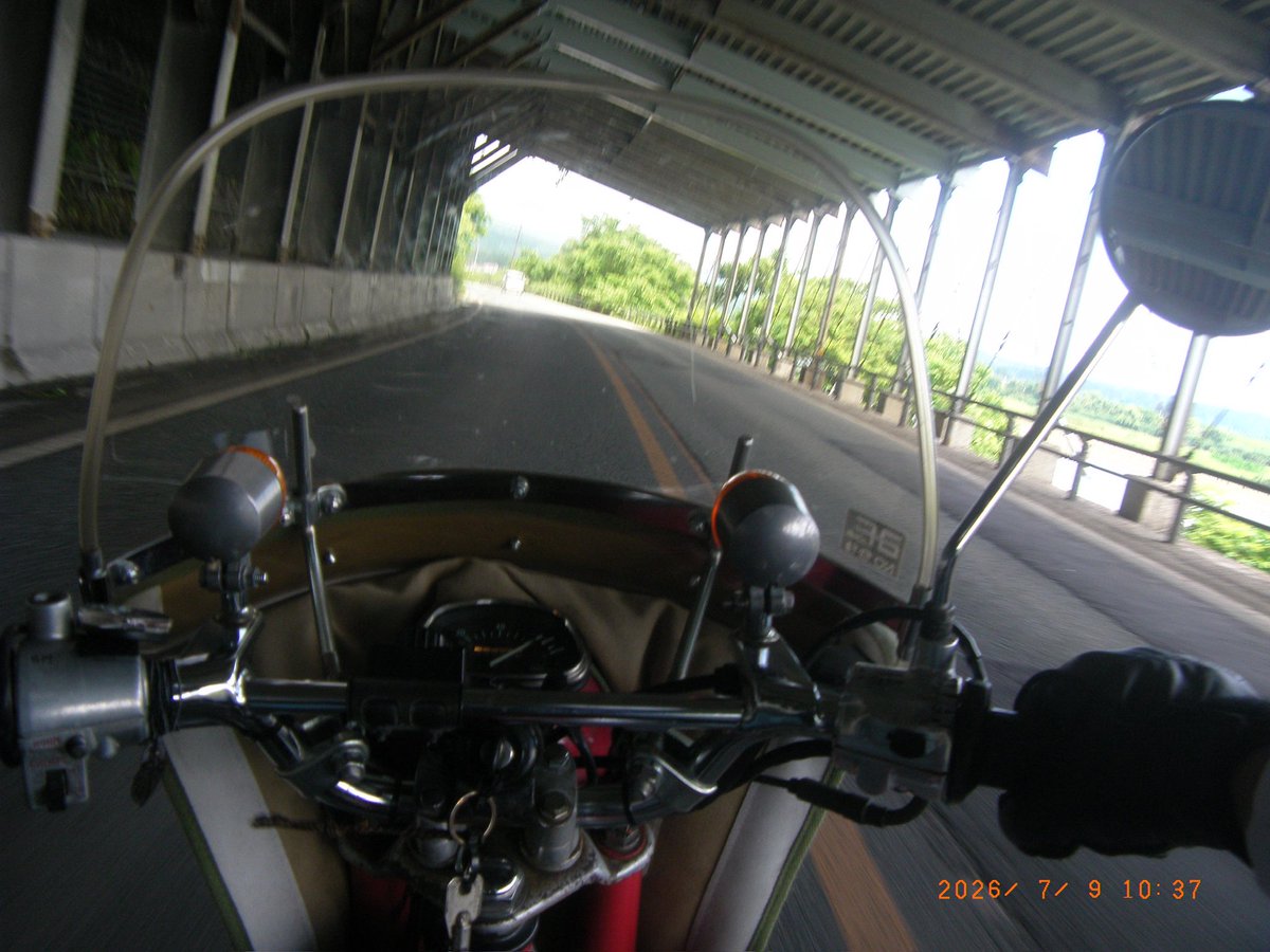 fukudaen's tweet photo. Motorcycle diaries 20260709

午前中ちょっと走ろうと出たら気持ちよくて止まれず、気づいたら白糸の滝ドライブインで立ち蕎麦を食っていた。
かき揚げがデカすぎてすごいやつ。

帰り道国道47号線の蔵岡付近で川からくる風が熱風に感じた。
完全にこの日で空気が夏に切り替わったな。 https://t.co/EqsRbRfMt6