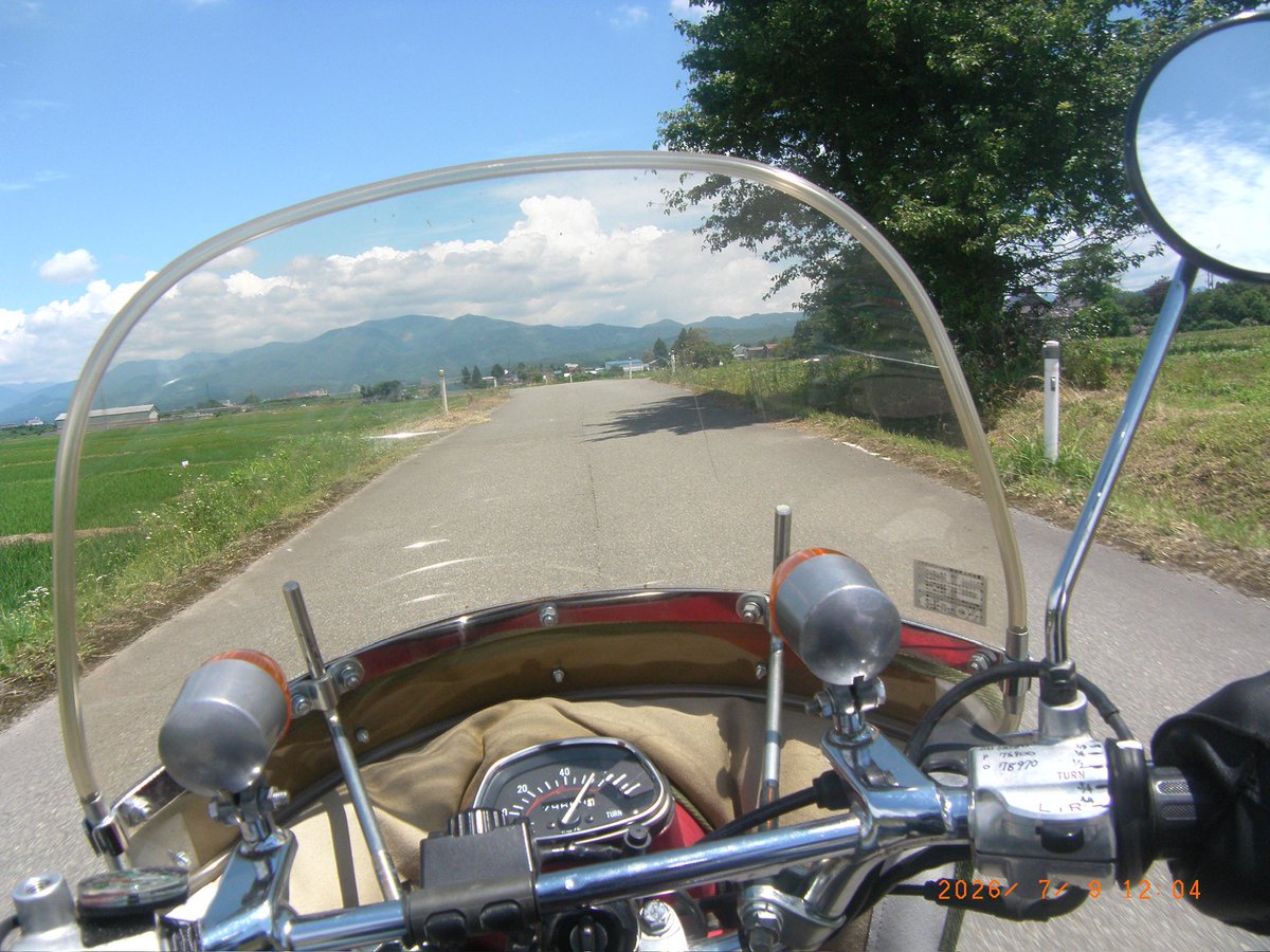 fukudaen's tweet photo. Motorcycle diaries 20260709

午前中ちょっと走ろうと出たら気持ちよくて止まれず、気づいたら白糸の滝ドライブインで立ち蕎麦を食っていた。
かき揚げがデカすぎてすごいやつ。

帰り道国道47号線の蔵岡付近で川からくる風が熱風に感じた。
完全にこの日で空気が夏に切り替わったな。 https://t.co/EqsRbRfMt6