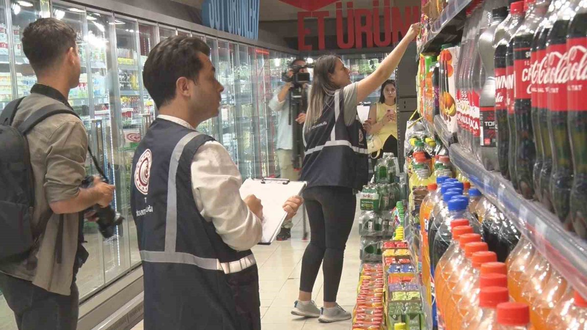 isindetayihaber's tweet photo. Ticaret Bakanlığı’ndan ambalajlı içeceklere yönelik haksız fiyat denetimi
HABERE TIKLA>https://t.co/6QEl11vc1a
@ticaret #ticaret #pilastikambalaj #depozito #rant #firsatcilik #depozitoranti #halk #vatandas #yasam #zamlar #icecek #sirketler #marketler #alisveris #gundem #haber https://t.co/O90MxwnBM8