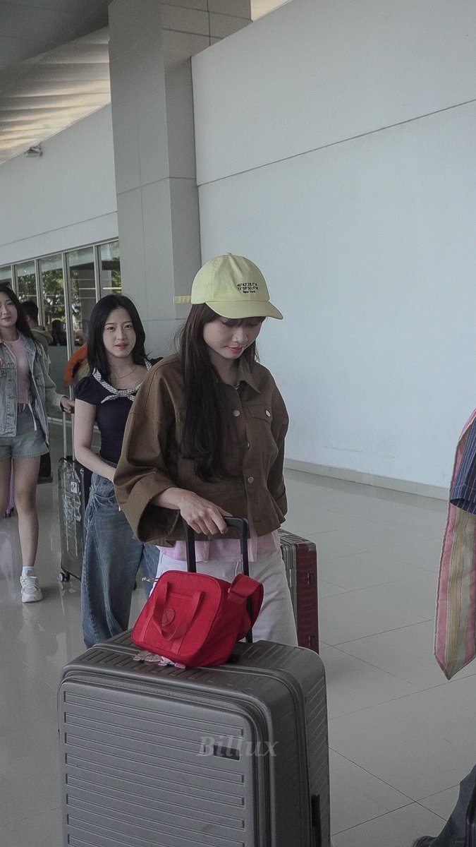 nurdisyah's tweet photo. @A_MutheJKT48 
10072026
#JKT48AirPortFashion https://t.co/iINCmEP4fQ
