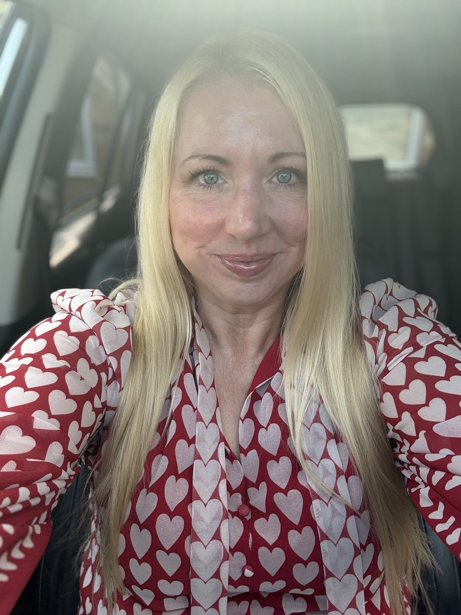 LisaAHiggin's tweet photo. Good morning …..🕊️💛
#lookup➡️
#therealdeal🌈
#unique💛 https://t.co/hHNuYHShhb