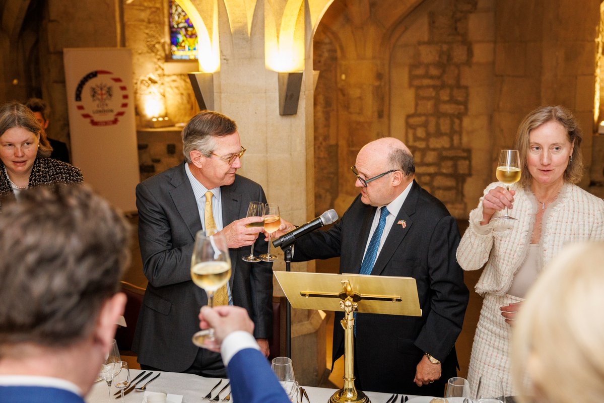 USAmbUK's tweet photo. Great to join the @cityoflondon to celebrate the enduring financial partnership between the United States and London. Together, we're creating opportunities to strengthen investment and drive innovation. https://t.co/t6U95VQTEP