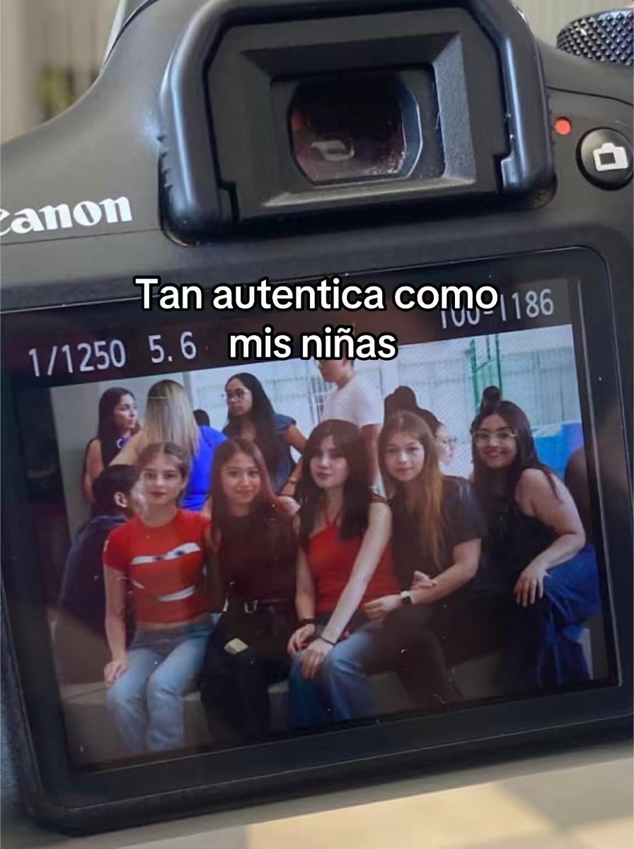 ALEXANDRALUNAA_'s tweet photo. Mis niñas. Llegaron a mi vida cuando más las necesitaba. Me escuchaban cuando me sentía más sola en una ciudad tan grande y siempre tenían un consejo o unas palabras que me hacían sentir mejor. Les tengo un cariño inmenso. https://t.co/hts62NLhIQ