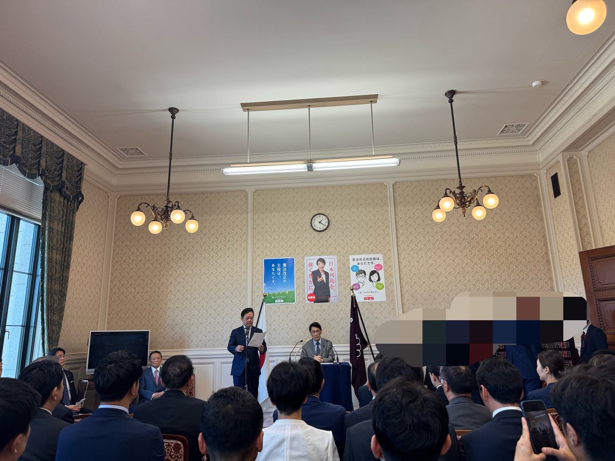 HirokoKado's tweet photo. 今日は午前中に杉並区浴場組合の定例会でご挨拶（東京27区の黒崎先生も一緒）、その後、代議士会、衆議院本会議で皇室典範改正法案の採決ののち、安倍晋三元総理の回顧展へ。
今日のお昼、議事堂外で、本会議に向かうべく秘書さんと離れて一人で歩こうとした瞬間に、私に罵声を浴びせながら近づいた方がおられました。（衛士さんたちのおかげで大事には至っておりません。）
民主主義の現在地について、改めて色々な思いが込み上げる一日でしたが、安倍元総理の遺された言葉を振り返りながら、海沿いの空を見上げると、夏空でした。

#杉並区 #東京8区　#自民党