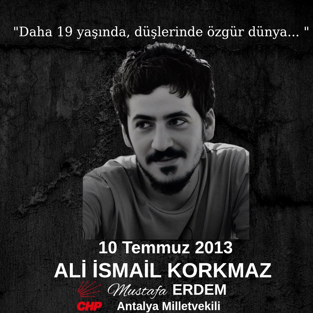 Mvmustafaerdem's tweet photo. “Boynuna o yeşil fuları sarma çocuk,
Gece trenlerine binme kaybolursun,
Sokaklarda mızıka çalma çocuk, vurulursun...

O hep 19 yaşında.
Unutmayacağız.

Ali İsmail Korkmaz’ın hayalini kurduğu özgür  ve eşit bir dünya mücadelemiz devam edecek. https://t.co/gzuJx8kxQJ