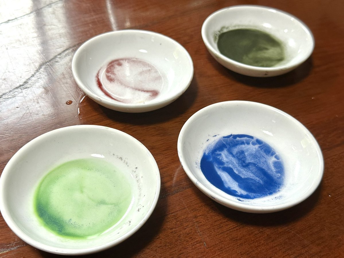 turara_annusi's tweet photo. 膠抜きの水、怖がって捨てた方が岩絵具出ていきよる。。

#日本画あるある https://t.co/vdmVZdfLMl