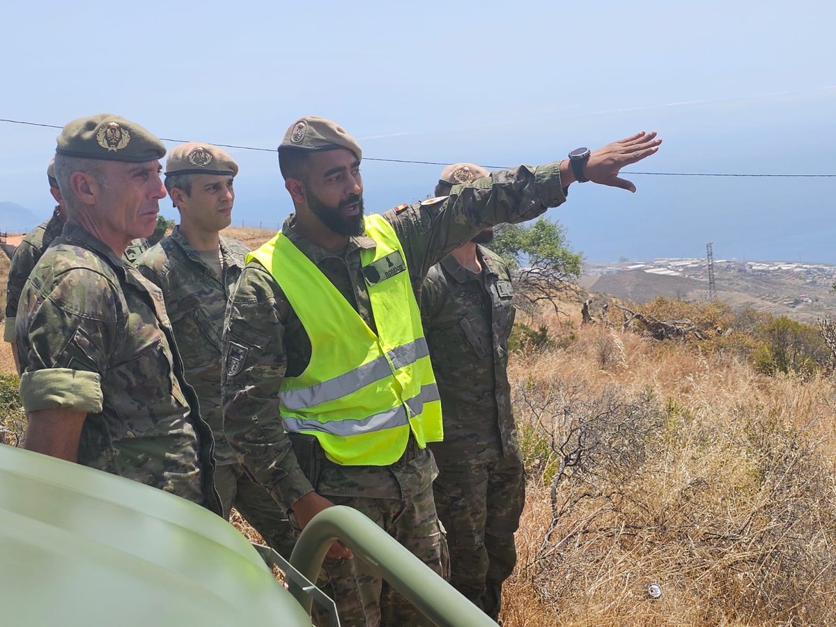 EMADmde's tweet photo. Operación ‘Centinela Canario’.
Patrullas militares refuerzan la protección de los montes de Tenerife mediante labores de vigilancia, presencia y detección temprana de incendios forestales.
Nuestras Fuerzas Armadas salvaguardan el medio ambiente y el patrimonio natural tinerfeño.

#MOPS @EjercitoTierra @CabildoTenerife