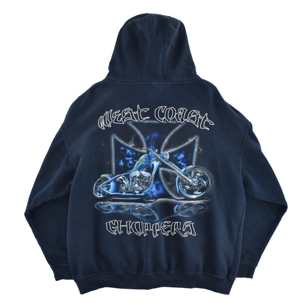 laboratory__r's tweet photo. NEW ARRIVAL HIGHLIGHT 🏷️
ONLINE STOREの新着アイテムからピックアップ。
アート/カルチャー/ミュージックの空気をまとった1枚、ぜひチェックを。
毎週火曜・金曜18時更新 👉
🔗 https://t.co/dVonlLaazJ
#laboratoryr #古着 #入荷情報 https://t.co/LkkeKWLV8f