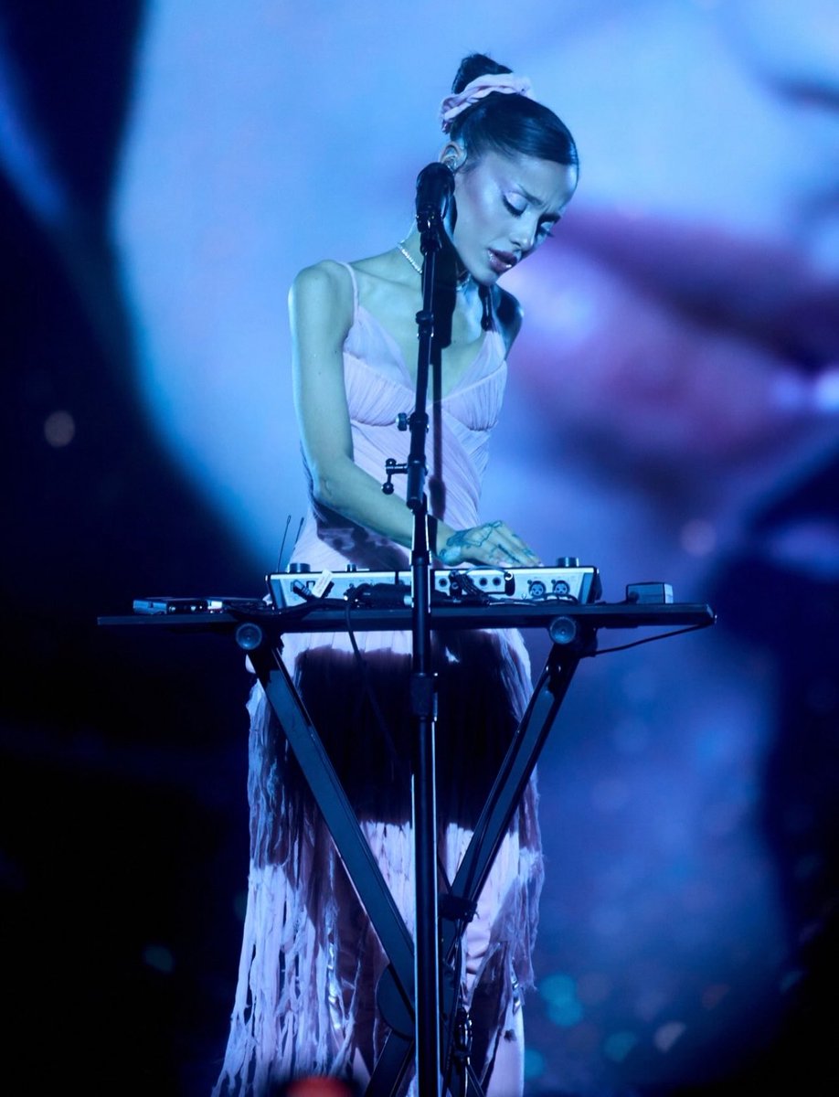 BabyDollGrande_'s tweet photo. Eternal Sunshine Tour ∞ ☼ https://t.co/nDNMJ0cUUZ