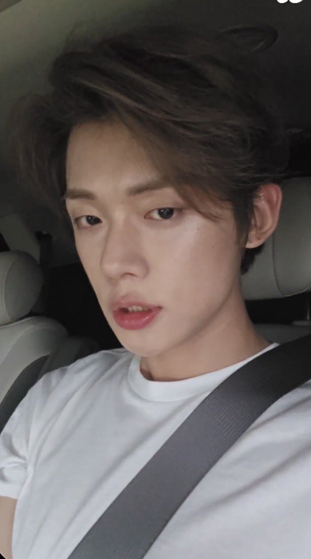 translatingTXT's tweet photo. 🦊 i ate earlier! i came on since it was the first performance
🦊 i was happy with how music bank turned out
🦊 i can just go back and rest~
🦊 ice cream for dessert? that sounds great!
🦊 i look younger with my hair like this? thank you~ https://t.co/dn7QCNmpF5