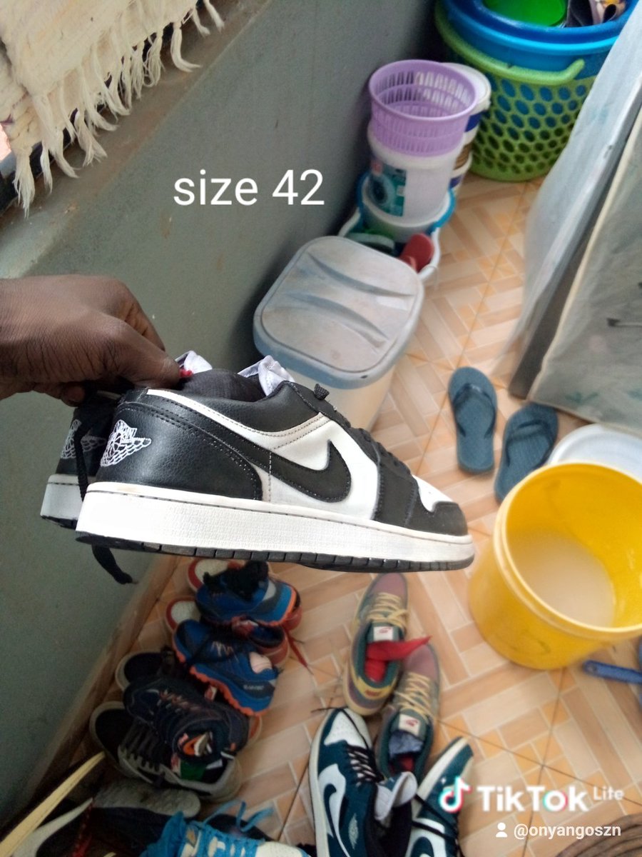 June__Omondi's tweet photo. @DeeKiluu_ You can only kam-bak to some nice shoes at only 1100 last slide is size 40.5 https://t.co/w302V0TGE6