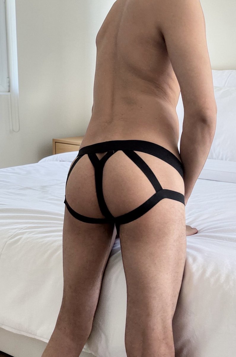 virgin_kanak's tweet photo. Heute in #hannover im Hotel. Jemand Bock zu chillen;)? 

#gay #nrw #sex #fun #xxl #ass https://t.co/jHybyiuIeL