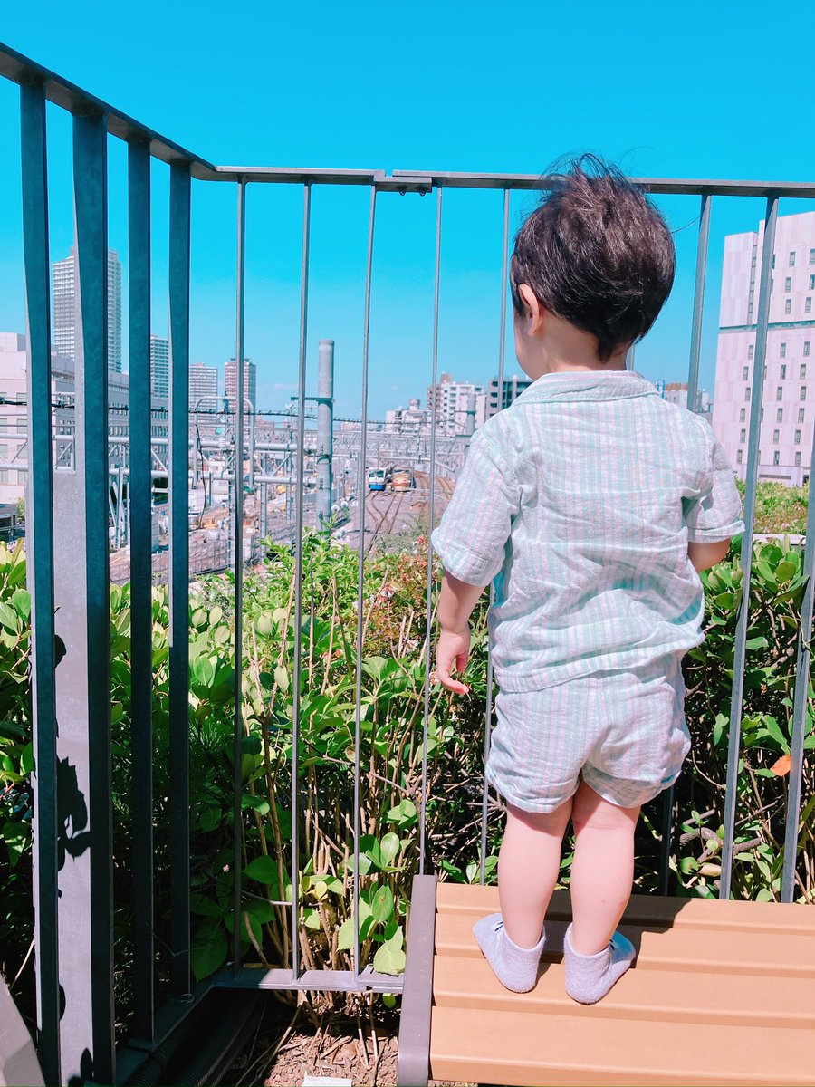 mi_921_'s tweet photo. 千葉にいた時の職場の同僚(一回り以上年上)とソラマチへ🚃
香川に行っちゃったけどたまたまこっちに来てたので会ってたくさんしゃべった！
一幻やっぱりうますぎ〜😋
息子も味薄めたラーメンと餃子とご飯食べた🦐 https://t.co/B60BdhFVs9