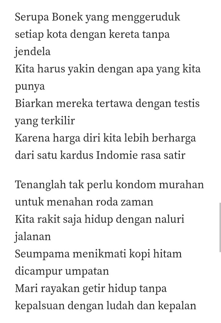 barudakalter's tweet photo. Sekitar tahun 2019/2020, aku pernah membuat tulisan yang bahkan tidak ada hubungannya dengan sepak bola. Di dalamnya ada penggalan kalimat:

"Serupa Bonek yang menggeruduk setiap kota dengan kereta tanpa jendela."

Kalimat itu lahir ketika aku melihat kegigihan ribuan Bonek memperjuangkan Persebaya yang saat itu tidak diakui oleh PSSI. Keyakinan yang begitu kuat aku saksikan dalam sosok Andie Peci.

Bagiku, beliau bukan hanya simbol perlawanan buruh dan Bonek, tapi juga suara yang akan terus hidup di hati mereka yang menantang ketidakadilan.

Rest in peace, Cak!