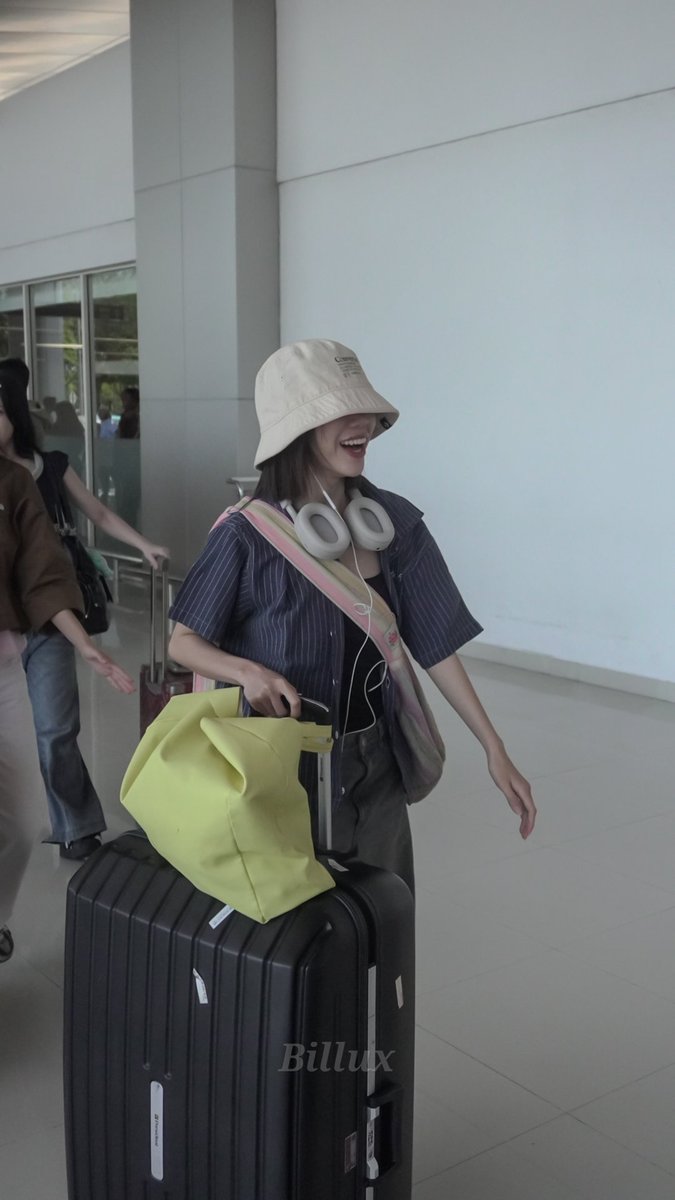 nurdisyah's tweet photo. @A_LuluJKT48 
10072026
#JKT48AirPortFashion https://t.co/OX3hvJFVmn