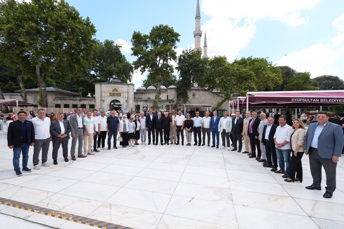 BBvolkanyilmaz's tweet photo. İstanbul'un sorunu bizim sorunumuz. İstanbullu hemşehrilerimizin derdi bizim derdimiz.

Tüm İstanbul'a sokak sokak, mahalle mahalle ulaşıyor, sorunları tek tek not ediyor, çözüm için çalışıyoruz.

“MHP İstanbul Muhtarları Dinliyor” temalı toplantılarımızın 23’üncü adresi Eyüpsultan ilçemiz oldu.

Kıymetli muhtarlarımızla bir araya gelerek “Söz Muhtarlarımızda” dedik ve görüş alışverişinde bulunduk. 

İlgileri ve katılımları için teşekkür ederim.