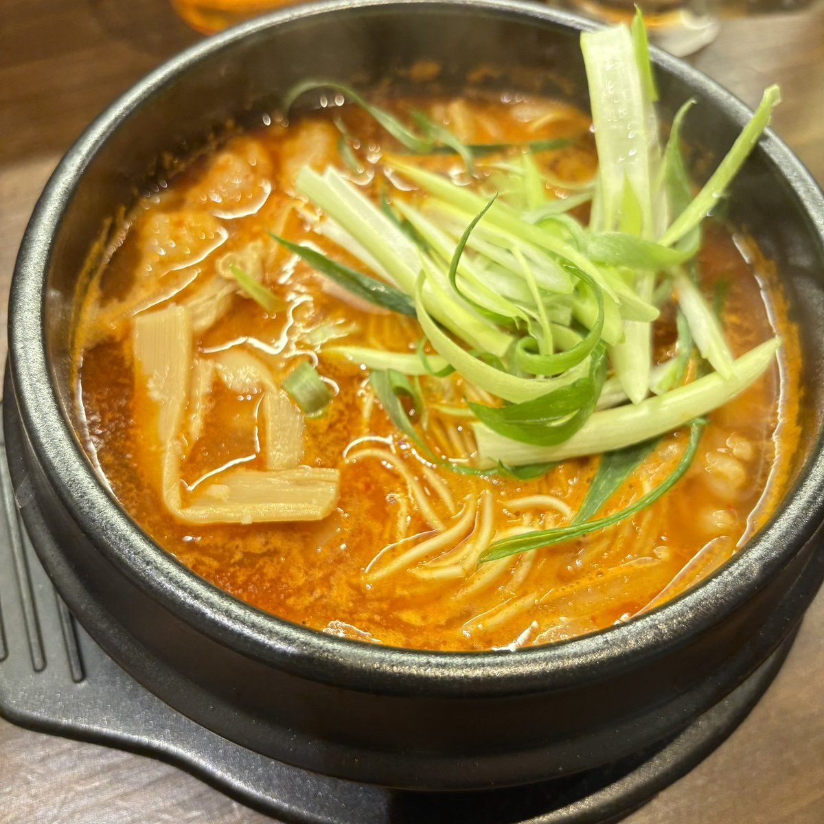 AliceBerry619's tweet photo. ホルモンラーメン、〆まで堪能した🍜🤍 https://t.co/AQYz9iHDtn