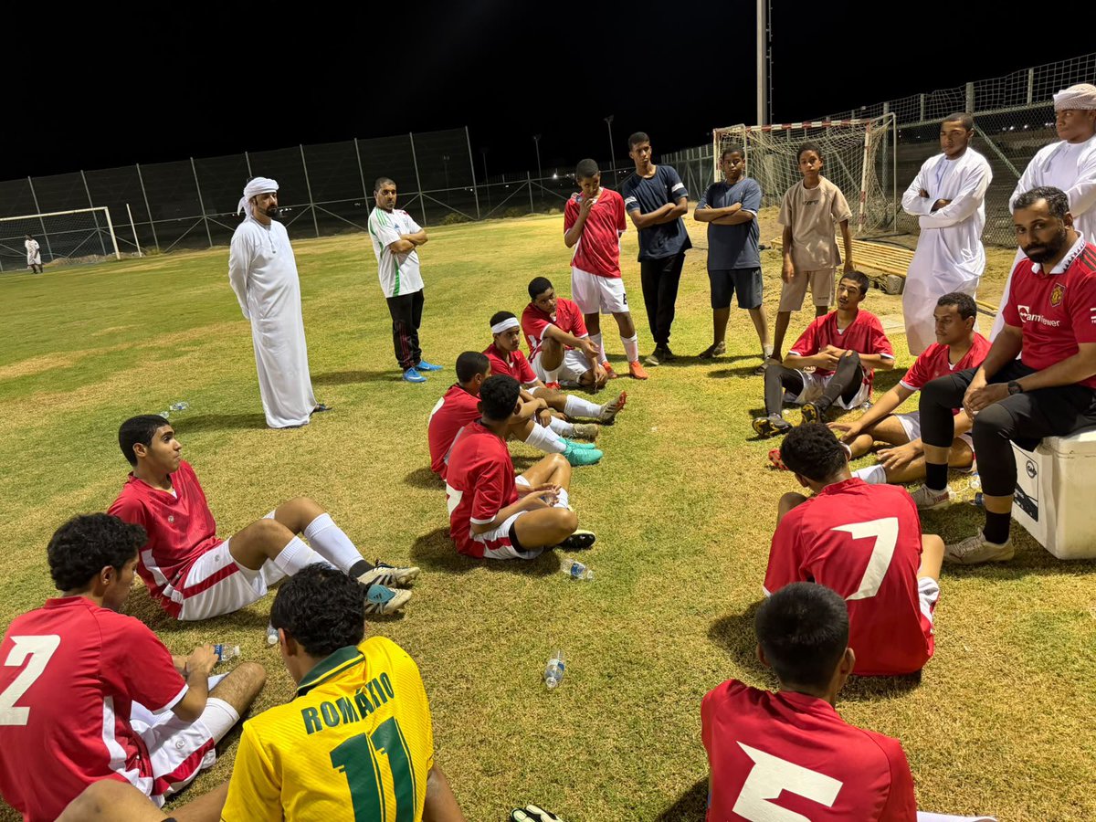 alyarmoukDhank's tweet photo. إنتهى اللقاء الودي الذي جمع شباب اليرموك بشقيقه النصر بثلاثة أهداف لهدفين لفريق النصر، ويأتي هذا اللقاء ضمن البرنامج الصيفي لفئات المراحل السنية بفريق اليرموك . والله ولي التوفيق .

#فريق_اليرموك
#نادي_ضنك https://t.co/DgAgwKI0Rq