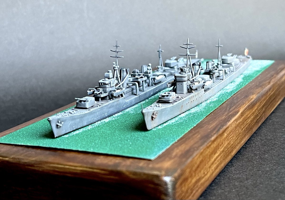 mamesan777's tweet photo. ハセガワ　朝潮と秋霜のベース作りました。
緑の海です😅

紙ヤスリを塗って、色鉛筆で白波描きました☺️

30分で出来ましたー
#ハセガワ
#旧キット https://t.co/L9qFCASqgG