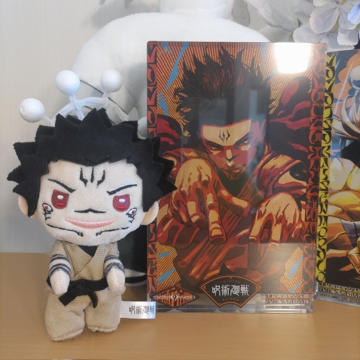 pelu_dp10's tweet photo. 新宿決戦アクリルオブジェ届いた！！
重厚感が凄い！反射も凄い！
天井コンビで飾るも良し！
まこすくバディで飾るも良し！
お得が過ぎる
宿儺ぬいもDJポーズさせたYO！ https://t.co/L8awUYO7NL