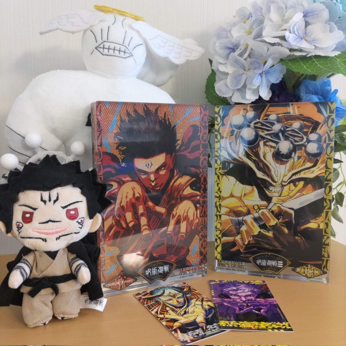 pelu_dp10's tweet photo. 新宿決戦アクリルオブジェ届いた！！
重厚感が凄い！反射も凄い！
天井コンビで飾るも良し！
まこすくバディで飾るも良し！
お得が過ぎる
宿儺ぬいもDJポーズさせたYO！ https://t.co/L8awUYO7NL
