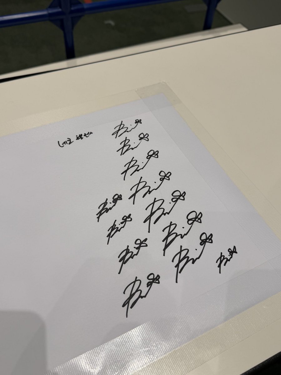 sueghanbin's tweet photo. I’m back home again, after finishing my activities in Tokyo for the [𝗔𝘀𝗰𝗲𝗻𝗱-] Release Commemorative Offline Event. Biting the trophy sticker, signing some things &amp; taking pictures together with the members are concrete evidence of all our hard work. https://t.co/gbUpBMEfHn