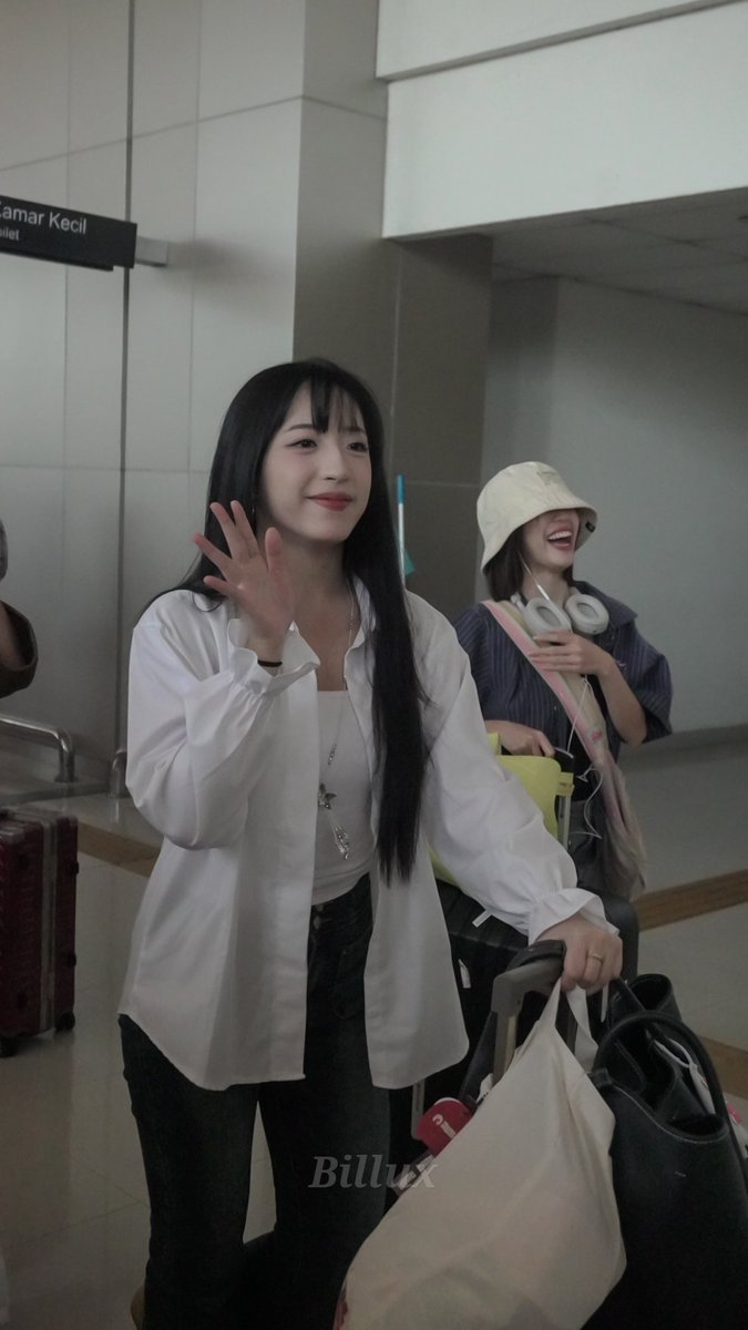 nurdisyah's tweet photo. @Daisy_JKT48 
10072026
#JKT48AirPortFashion https://t.co/VQb7E1HgcQ