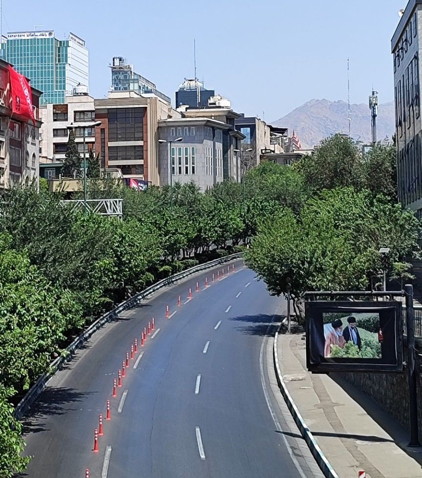 _roghayejf's tweet photo. آقاجان، این قابو که دیدم قلبم یکم آروم گرفت:
راه و مسیر تو هنوز ادامه داره، پسر خلفت ادامه مسیر رو برامون امن و روشن میکنه و ما با تمام توان دنبالش می‌کنیم تا در نهایت به تو بپیوندیم....
آرزوی ما دیدار دوباره‌ی توست در جایی خیلی بهتر از این دنیا...
#باید_برخاست #کشور_دوست https://t.co/8aIzME2q4S