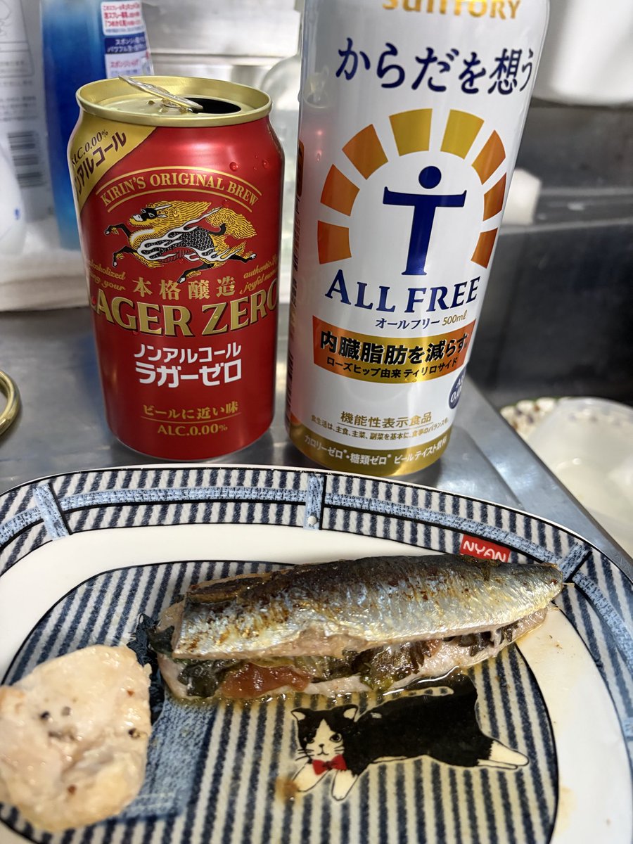 maya_4969's tweet photo. イワシの梅しそはさみ焼き
チキンソテー
お腹減って食べながら
作ってます
今日はノンアルにゃんパーイ https://t.co/TEB1nBH28z