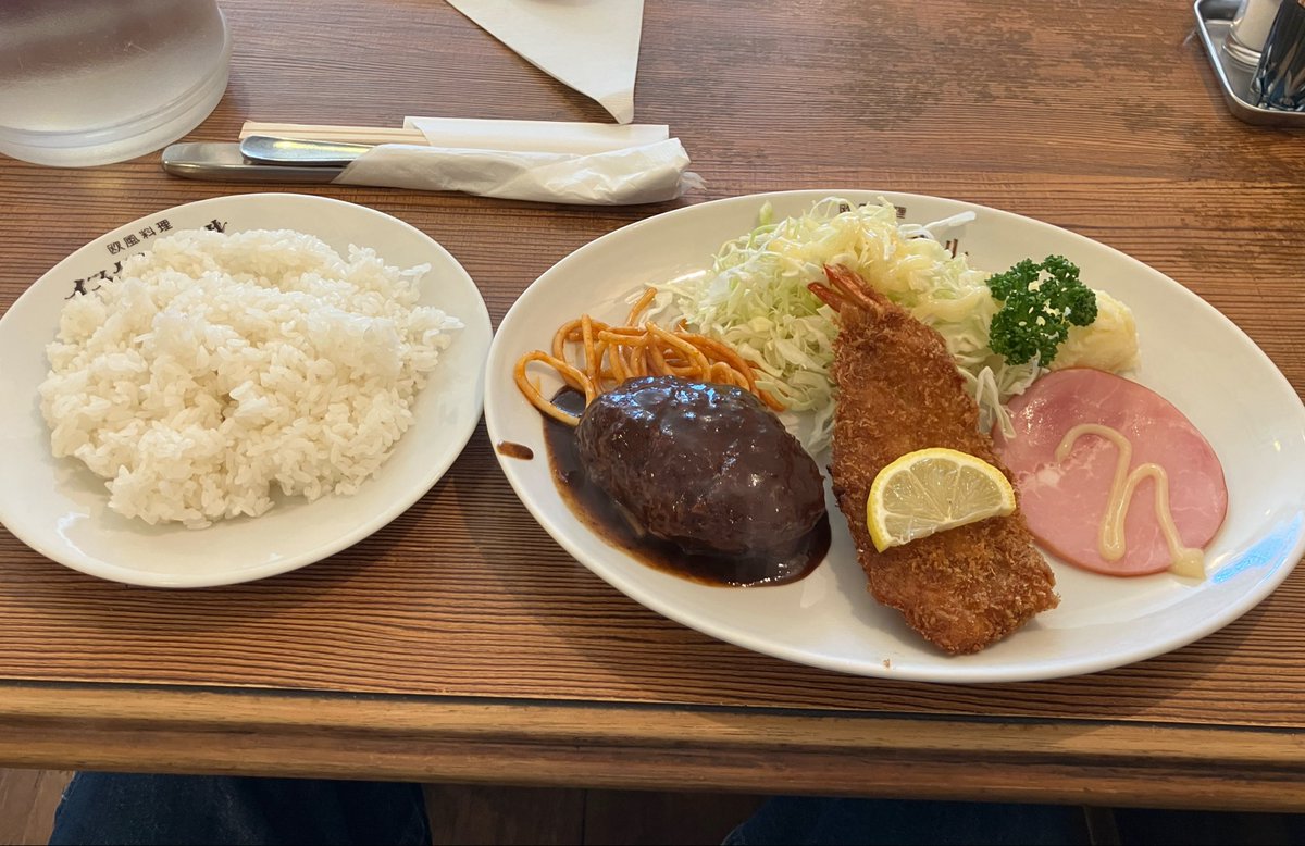 ren_aiaffi's tweet photo. 今日も息子の演奏会🎵のため午前中で仕事退勤。
妻と合流してランチ😋

仕事の評価も気にせず半休使えるのも副業でコツコツ稼げてるから😊

夏に向けて合宿、コンクール、演奏会とお金💰飛んでくけど🥺稼げばいいじゃん精神で突っ走っていきます🔥 https://t.co/BnCsz57OSb