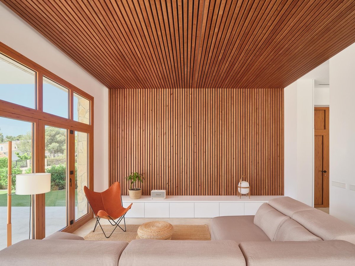 Architizer's tweet photo. Built on a plot left vacant for decades because of its shape, this house turns a triangular site into an architectural advantage.

📍 CT, Spain
Project by: GUILLEM CARRERA arquitecte
Details: https://t.co/55FNz8YVBE https://t.co/3XZyg67iS2