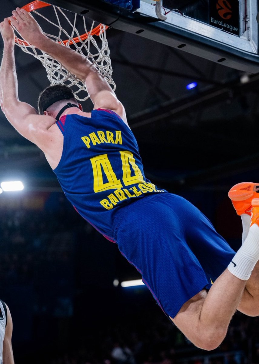Dracs1991's tweet photo. 💪🏼 Compromís, treball, energia, ganes i caràcter. Veiem en ell coses a pista que molt pocs han tingut darrerament al @FCBbasket 

💛 Merescut, @joelparralopez3! A continuar fotent-li fort les properes temporades! https://t.co/iZJRk5qOWP