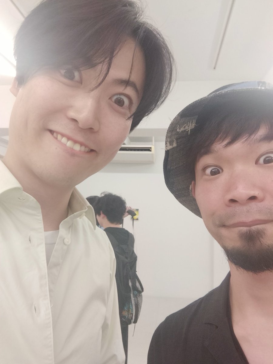JeeeeyyyPs's tweet photo. #山田荘一郎　#それがそれ以上に
友人山田の個展を鑑賞

枯渇しているようで、どこか湿り気を感じたり
エネルギッシュかと思ったら、どこか遠くを求めているようにも見えて

繊細で軽やかで臆病な、彼の長い指を感じる旋律が聴こえた的な、素敵空間でした https://t.co/FKHXmvfuYV