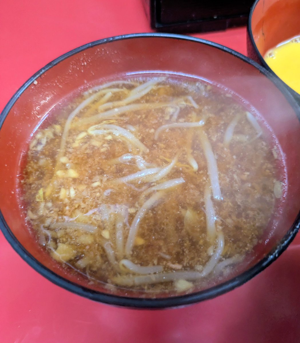 funazo's tweet photo. ラーメン富士丸東浦和店
【週限定】東浦和チート入りパタン、ニンニク少なめ、生卵

ビール飲みたくなる濃い旨！
麺半分、美味しくてあっという間に食べてしまった。スープはほっとする味、パタンと絶妙に合ってる。他の限定も暑い日に食べたいものばかり、また行きます、ごちそうさまでした🍜🧄✨️ https://t.co/HqlFHqFpfQ
