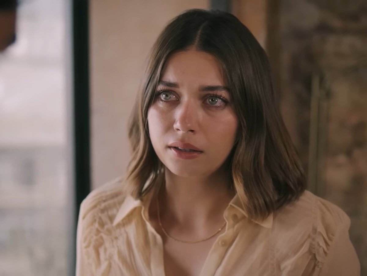 Godblessafiii's tweet photo. Btw, this is Afra Saraçoğlu’s acting!!! Every single frame tells a different story.👑
#AfraSaraçoğlu https://t.co/1uRSXRu9f3