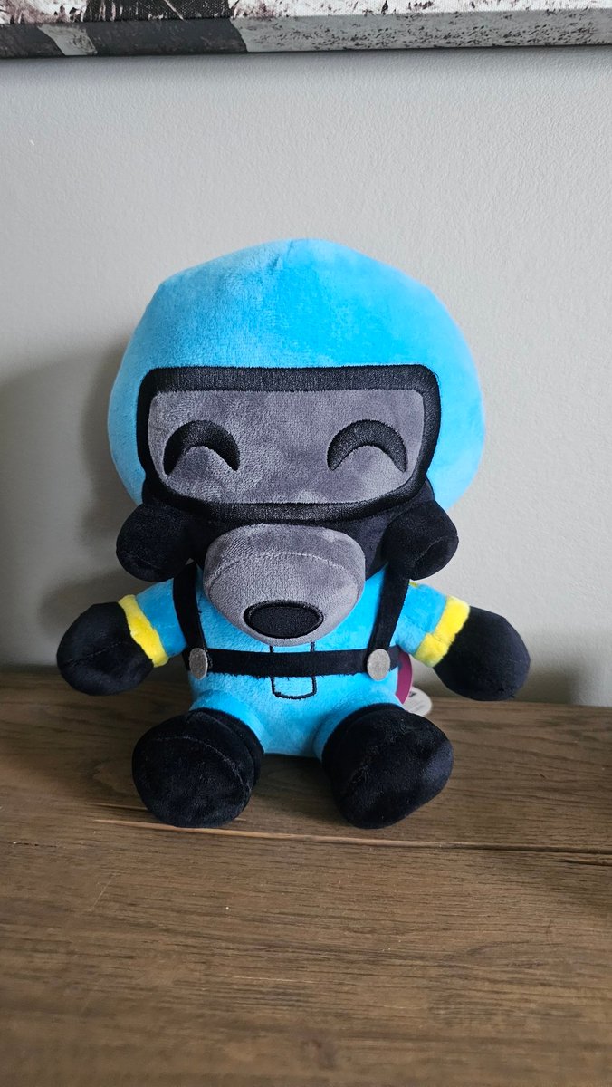 IHitToCrit's tweet photo. I got this cute plushie as a present, and I feel like it is my lucky charm😁🥳

#rust #rustgame https://t.co/l8FtwUd319