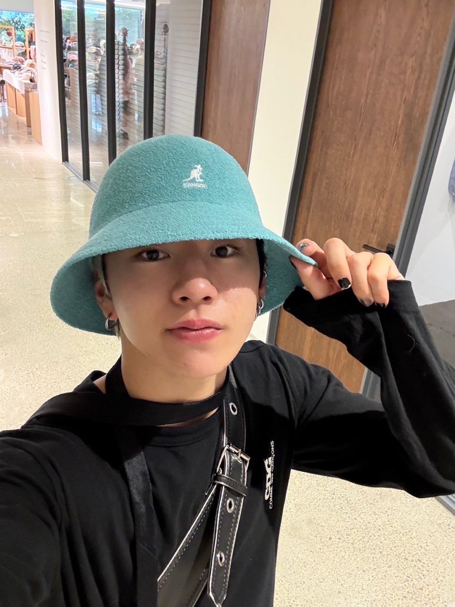 ldh_scream's tweet photo. [📖] #スクオフ
𝗙𝗥𝗢𝗠  #武蔵

武蔵です！！
先日、いつもお世話になっているKANGOLさんの展示会に行かせていただきました！🦘
今回は來夢君と京太朗と行って、たくさんオシャレな帽子を見てテンション上がりました！！🔥

#LDHSCREAM https://t.co/peJeLrTJ9q