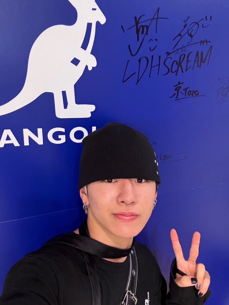 ldh_scream's tweet photo. [📖] #スクオフ
𝗙𝗥𝗢𝗠  #武蔵

武蔵です！！
先日、いつもお世話になっているKANGOLさんの展示会に行かせていただきました！🦘
今回は來夢君と京太朗と行って、たくさんオシャレな帽子を見てテンション上がりました！！🔥

#LDHSCREAM https://t.co/peJeLrTJ9q