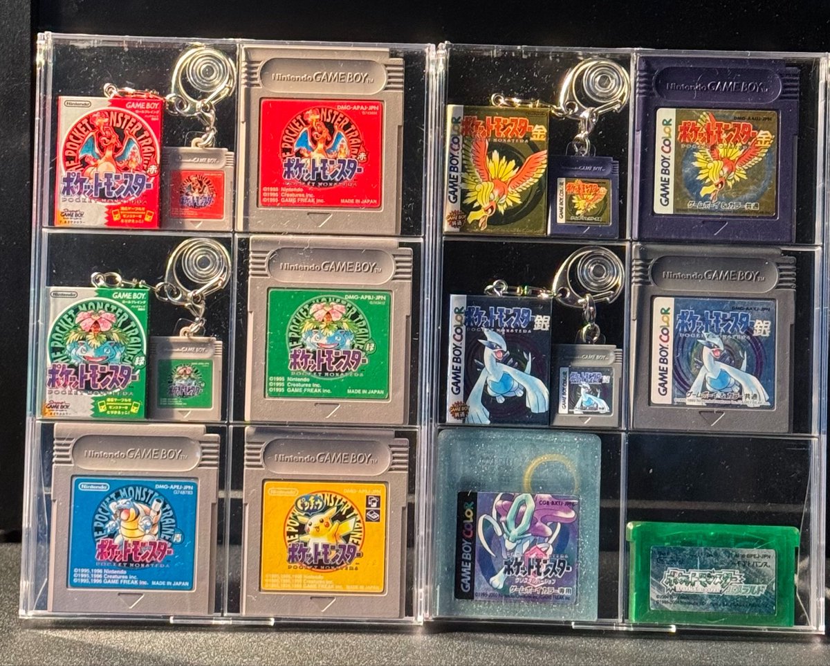 keyhp0's tweet photo. ポケモンカセットキーホルダー届いた！！！
本物のカセットと並べるといい感じ https://t.co/Bjsu3GrgAX