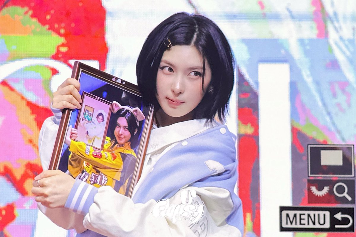flopsy1228's tweet photo. 260710
真率台灣簽售持續打卡中
最開始想出這禮物的恩瑟真是太聰明了🐥💛

#배이 #BAE #엔믹스 #NMIXX https://t.co/jZswJXDZqo