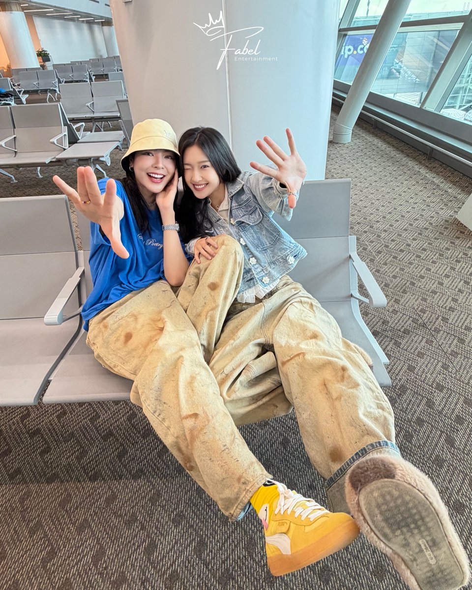 FFabel_Ent's tweet photo. กำลังบินไปหาทุกคนแล้วนะ ☁️💙 
นับถอยหลังรอเจอกันได้เลย! 🌻🍑

#FayeAtom #FayePeraya #AtomPariya
#FabelEntertainment https://t.co/MbpmnBTo3e