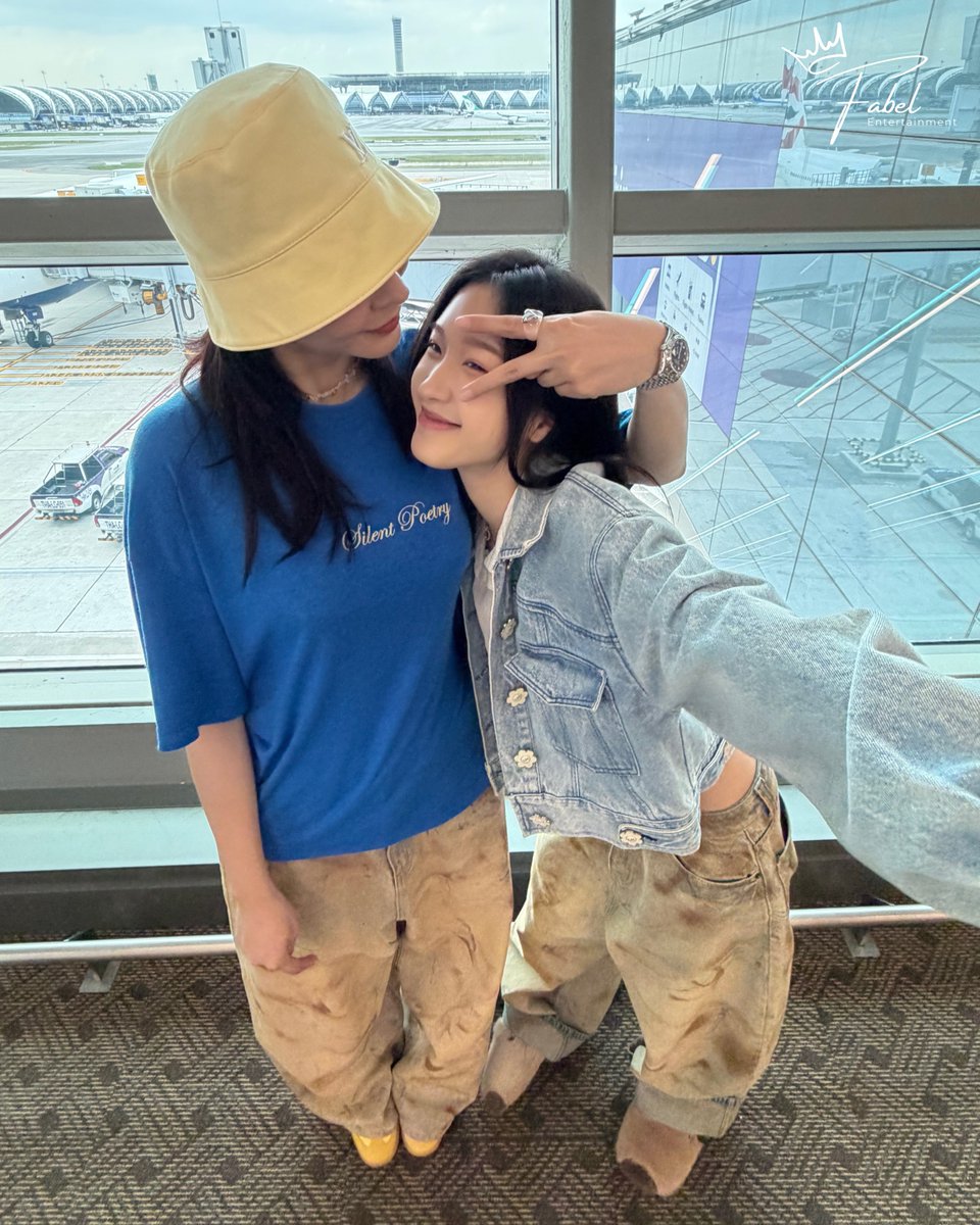 FFabel_Ent's tweet photo. กำลังบินไปหาทุกคนแล้วนะ ☁️💙 
นับถอยหลังรอเจอกันได้เลย! 🌻🍑

#FayeAtom #FayePeraya #AtomPariya
#FabelEntertainment https://t.co/MbpmnBTo3e