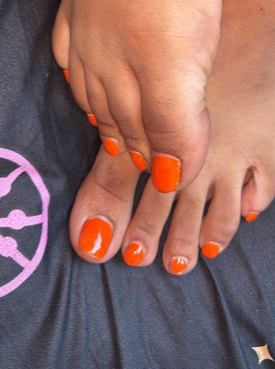 Sweetsincereoo's tweet photo. Morning toes 🧡 #footworship https://t.co/cafPyCcQ6T