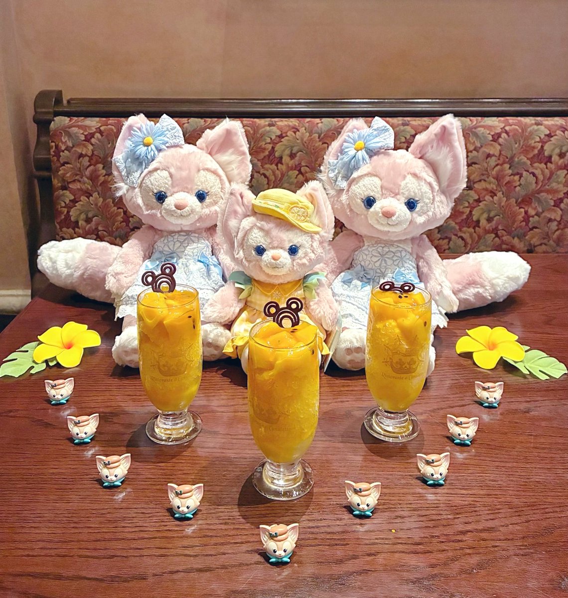 Hachi0306eh's tweet photo. カナレットの『マンゴーのグラニータ』
〜🥭祭壇編🥭〜

リーナ仲間のリング集結💍💍💍
圧巻！！ちょっと🦊魔法陣っぽいけど🤣🤣

結局グラニータこれしか食べられなかったけど
もうこの暑さのインパは無理っす…🫠🫠🫠

#リーナベル
#リストランテ・ディ・カナレット
#TDS https://t.co/1JNW3mw30h
